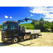 Grue Effer 215 avec capacité de levage de 10 à 30 tonnes-mètres