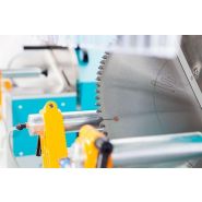 Scie à double tête de 550 mm pour coupe précise et angles réglables