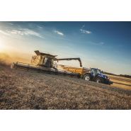 Moissonneuse CR8.90 équipée d'une barre de coupe Varifeed™