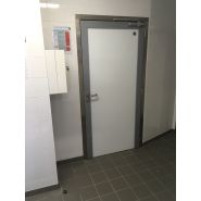 Bloc-porte en polyéthylène lavable à grande eau pour pièces humides