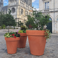 Pot de fleur en polyéthylène rotomoulé - Urban rond - Léger, recyclable, résistant UV et gel_1