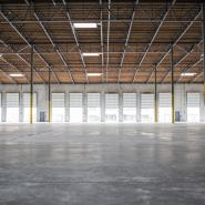 Portail sectionnel vertical GVL - approprié pour entrepôts logistiques avec hauteurs structurelles très élevées_1