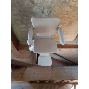 Monte-escalier silencieux intérieur - Handicare 1100 avec rail solide, ultra mince et design compact_2