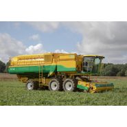 Matériel de récolte avec largeur de prélèvement ajustable de 3.3 à 3.8 mètres