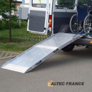 Rampe de chargement pliable - fabrication allemande en aluminium antidérapant - pour véhicules industriels et fourgons_1