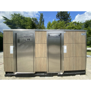 Cellule PMR avec une cabine WC et un mur urinoir et un local technique  - référence 2072_1