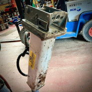 Marteau brise roche hydraulique BRH pour pelle 2 a 4T_1