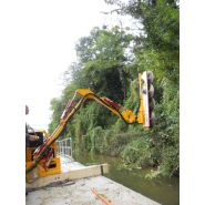 Taille-haie hydraulique sur bateau - Kirogn - mécanisation pour chantiers spécifiques_1