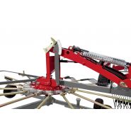 Andaineur deux toupies Fella Juras avec largeur de travail de 8,80 à 10,00 m