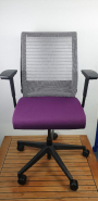 Chaise de bureau d'occasion Steelcase Think V1 - dossier en résille et siège rembourré_1
