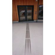 Bande de guidage tactile inox pour zones à forte circulation