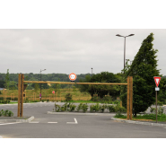 Portique de gabarit double battant, conçu pour limiter l'accès aux parkings et aires de repos - Hauteur de passage jusqu'à 2,25 m_1