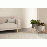 Hakuun - Lot de 2 larges jardinières en terrazzo avec pieds en hévéa - Gris et bois naturel_1