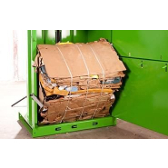 Presse à balles moyenne V8 pour l'industrie - Compactage puissant pour flux réguliers de déchets._1