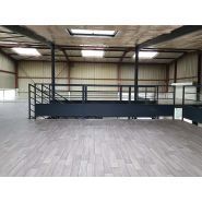 Structure mezzanine ERP adaptée aux showrooms, magasins et restaurants