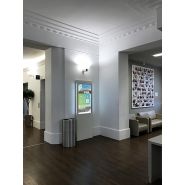 Borne interactive indoor - ViaDirect Lémurien - écran haute luminosité, options NFC et QR code_2