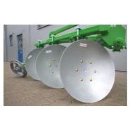 Charrue à disques adaptée aux sols compacts et pierreux