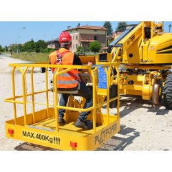 Nacelle articulée puissante, maniable et sûre avec une hauteur de travail jusqu'à 19 m, conçu pour les travaux aériens ferroviaires et à usage civil - rr 19/500