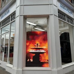 Écran LED vitrine sur mesure - affichage électronique haute résolution - PITCH 1.66 et plus