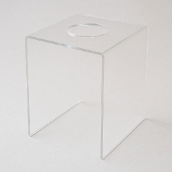 Vitrine en plexiglas pour torche olympique