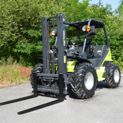 Chariot Élévateur Tout-Terrain TW20  Alpes  idéal pour les travaux de construction et agricoles -  disponible en achat neuf et en location de courte à longue durée