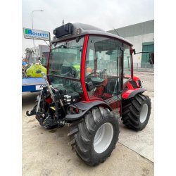Antonio Carraro TTR 8700 R - Tracteur réversible compact 75 ch avec bull-bar avant et cabine climatisée