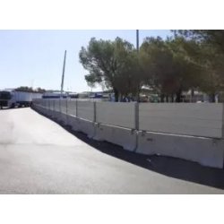 Clôture mobile de chantier solide et sécurisée avec base béton - Modèle en métal, en grillage ou composée de cônes
