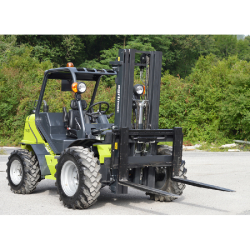 Chariot Élévateur Tout-Terrain TW35 en Isère et Rhône Alpes   - disponible en achat neuf et en location de courte à longue durée