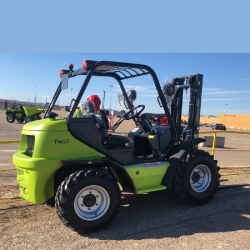 Chariot Élévateur Tout-Terrain TW25 pour le BTP et l'agriculture en Isère et Rhône Alpes -   disponible en achat neuf et en location de courte à longue durée