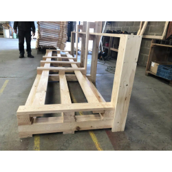 Palette à dosseret sur mesure : optimisez le chargement vertical de vos marchandises
