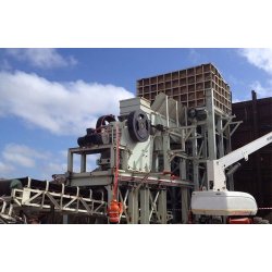 250 t/h - Ligne complète de concassage de minerai de fer avec mâchoire PE900x1200, cône CSB240 et broyeur VSI5X