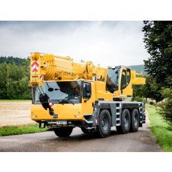 Grue automotrice LTM 1055-3.2 - Liebherr - capacité de charge max 55 t - flèche télescopique jusqu'à 40 m