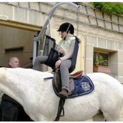 Lève-personne handicapé pour le transfert de cavalier depuis son fauteuil roulant jusqu'à la selle du cheval et vice versa - achimède - ref : lch01