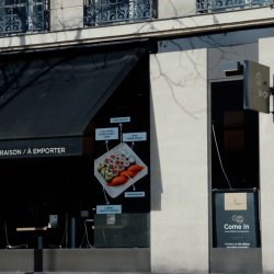 Mur écran LED transparent, adapté à toutes les surfaces et courbes de votre vitrine - HOLOGRAPHIC INVISIBLE SCREEN BY MUXWAVE