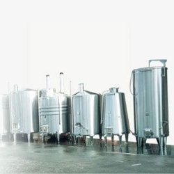 Cuves inox - garde vin avec passerelles inox et tuyauteries