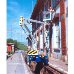 Nacelle élévatrice rail-route autotractée ST120 - très légère, hydro-électrique, hauteur max 12m