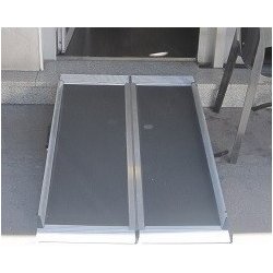 Rampe pour PMR de 130 à 190 cm - Aluminium, transportable avec poignée et revêtement antidérapant