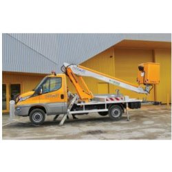 Camion nacelle télescopique hybride, hauteur de travail 16 m utilisé pour la pose d'enseignes, élagage, pose de décorations de noël et autres - disponible en location