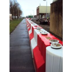 Barrière anti-inondation lestée - réutilisable, adaptable et résistante aux vents forts