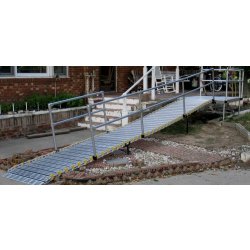 Rampe modulable pour PMR - Système portable, rambardes en aluminium et plateformes personnalisées