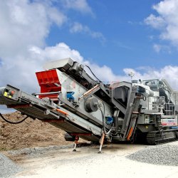 Concasseur mobile sur chenille en carrière et sur chantier 200 t/h