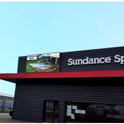 Écran LED mural extérieur - Pleines couleurs - Formats de 4m² à 8m² - Pitch P4.4, P6.67, P10