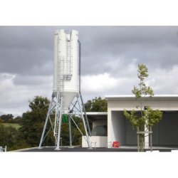 Silo industriel sur pieds écartés - châssis galvanisé à 4 pieds - boulonnerie en acier galvanisé - capacité jusqu'à 200 m3
