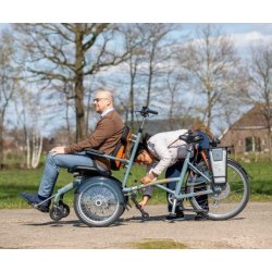 Vélo tandem pour handicapé avec siège à l'avant et roues avant inclinées - Opair
