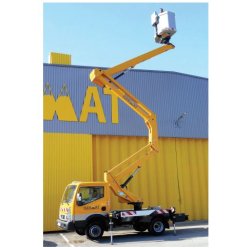 Camion nacelle articulée, hauteur de travail 20 m utilisé pour la  pose d'enseignes, élagage, pose de décorations de noël et autres - disponible en location