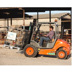 Chariot élévateur tout-terrain type C150H AUSA - 1 500 kg - Hauteur de levage jusqu'à 4670 mm - Compact et faible coût de maintenance