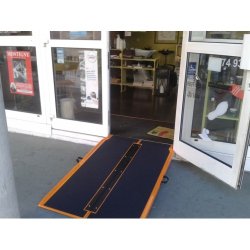 Rampe pmr pliable en fibre de verre pour l'accès des commerces - shop ramp