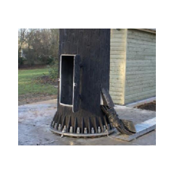 Pylônes arbres accès intérieur SEKOIA - standard 15 à 30m, tronc marron/noir, échelle Soll, plateforme extérieure