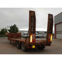 Remorque porte-engins KAISER - Référence 1073 - Semi-remorque 32T avec élargisseurs et rampes hydrauliques