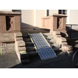 Rampe d'accès enroulable Roll-a-ramp - portable, légère, robuste et conforme aux normes européennes